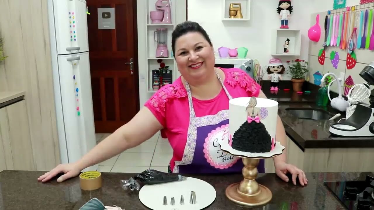 BOLO DECORAÇÃO MENINA DE COSTAS