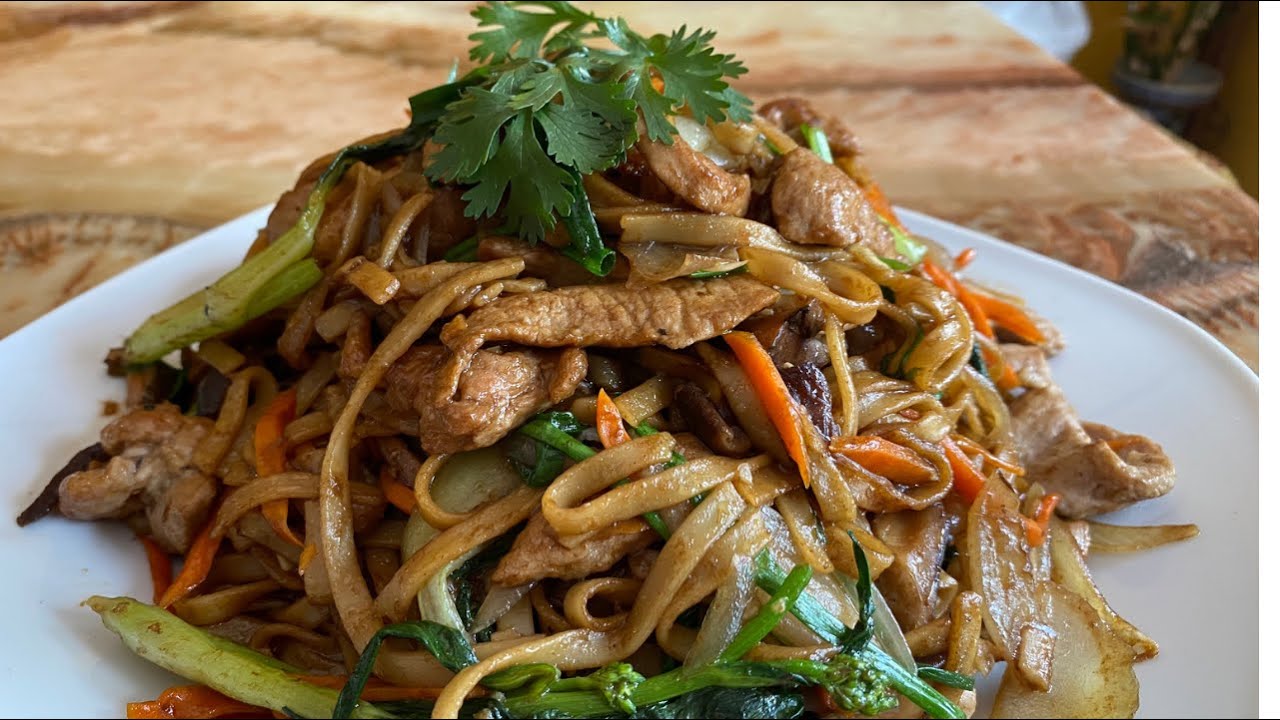 How to make the best pork chow mein Chinese style 肉丝炒面 ENG SUB