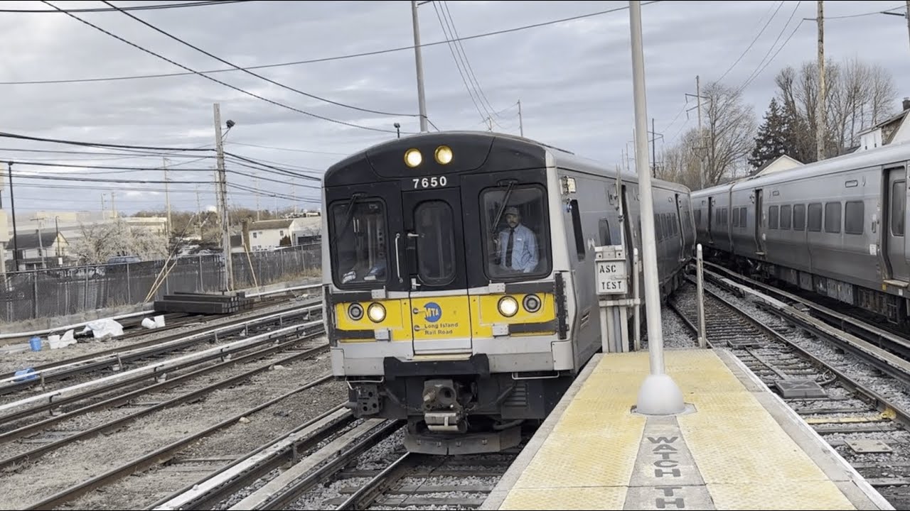 Evening LIRR M7/M9 Action @ Port Washington Station (2024/04/04) + Bonus LIRR C3/DE30AC