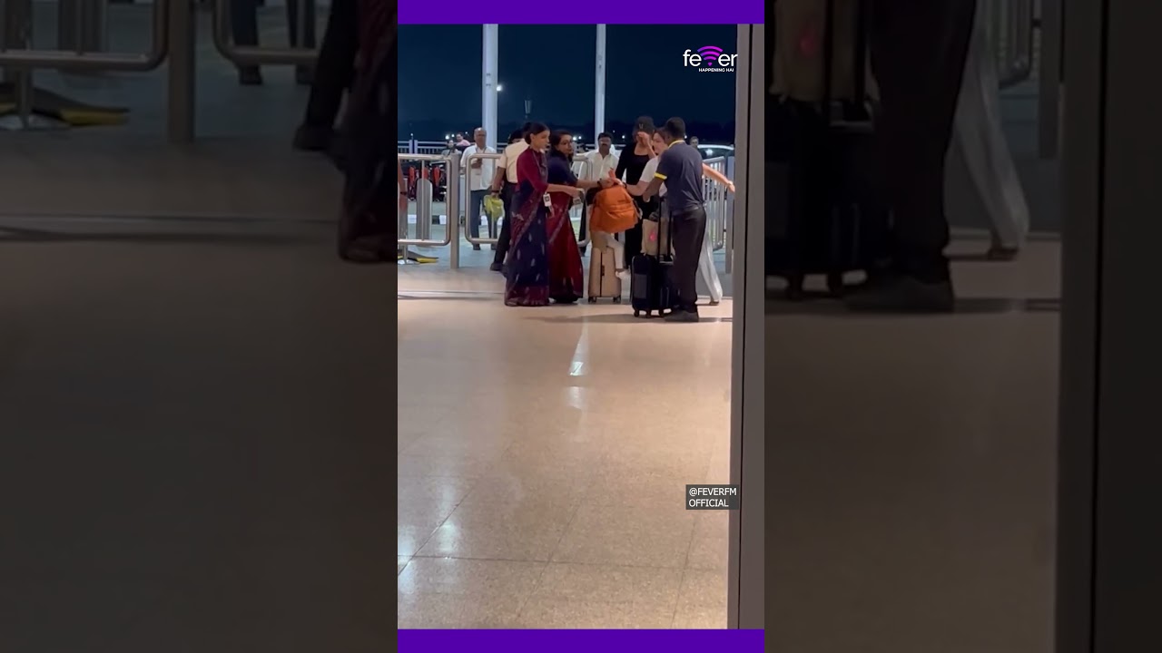 Priyanka Chopra&rsquo;s Adorable Airport Moment With Her Daughter Malti💕