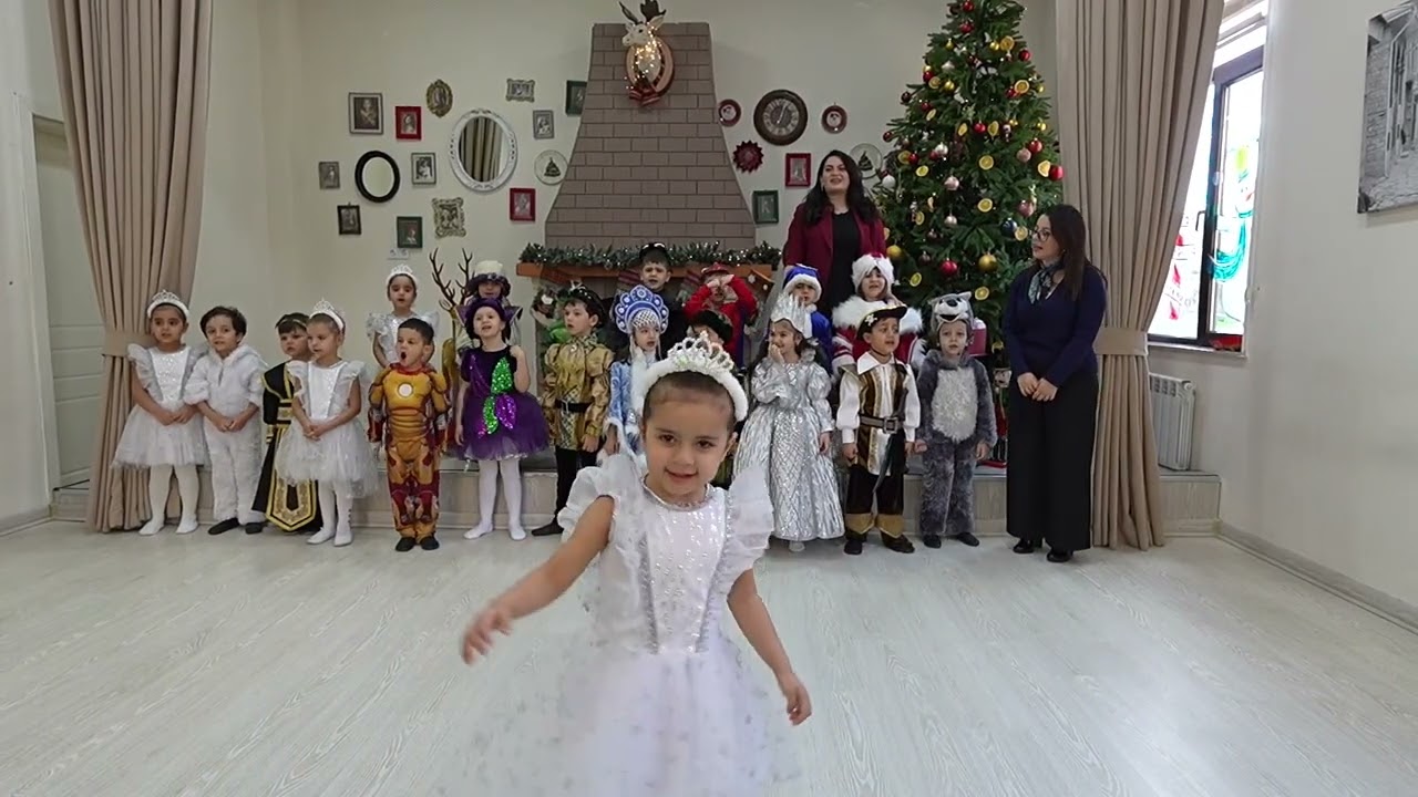 Ana Məktəb Badamdar filialında Yeni il münasibətilə keçirilən bayram.