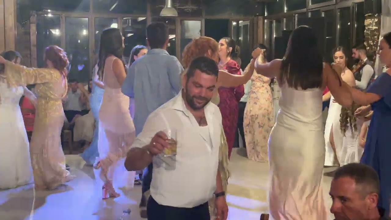 Αυτά είναι ΓΛΕΝΤΙΑ!!! σε ΝΗΣΙΩΤΙΚΟΥΣ ΡΥΘΜΟΥΣ - ΒΕΡΥΚΟΚΚΟΣ ΓΑΜΟΣ ΝΑΞΟΣ ΝΙΚΟΛΑΚΗΣ ΚΥΡΙΑΚΗ