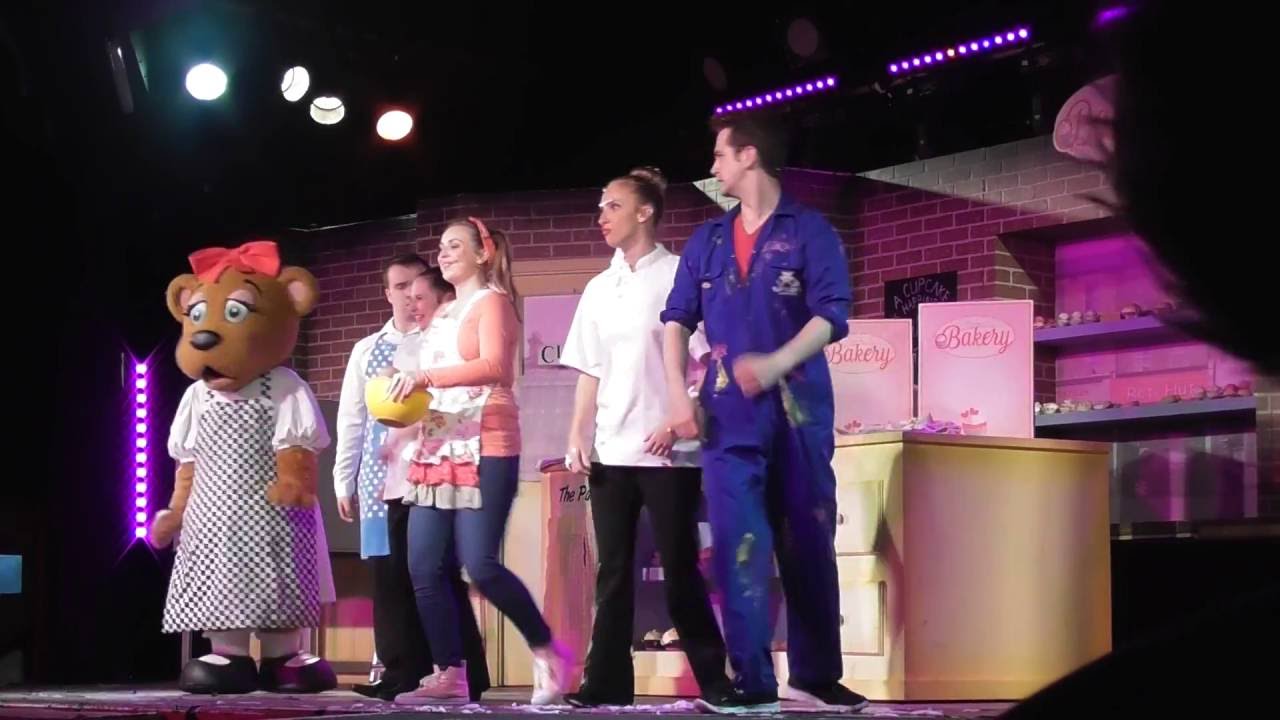 SPLATT! Butlins Show with Bonnie Bear and Red Coats