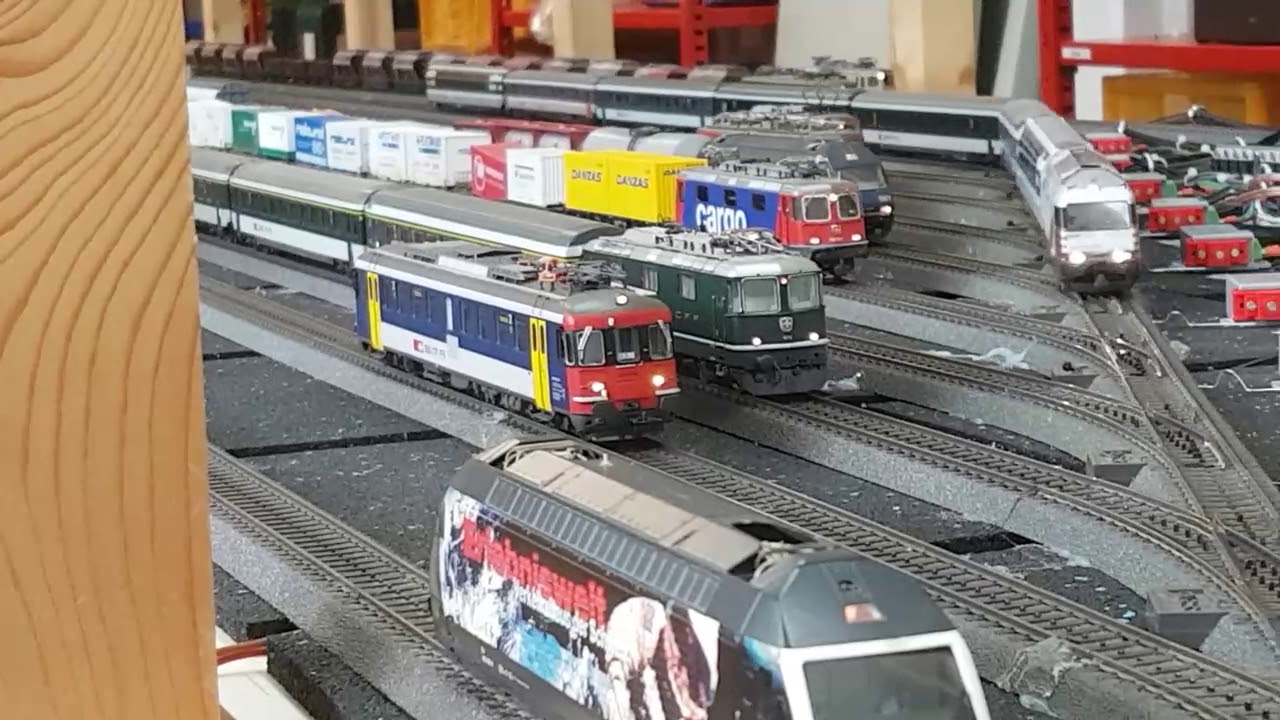 Die MP1 Weichenantriebe im neuen Schattebahnhof wird zusammen mit TrainController getestet.