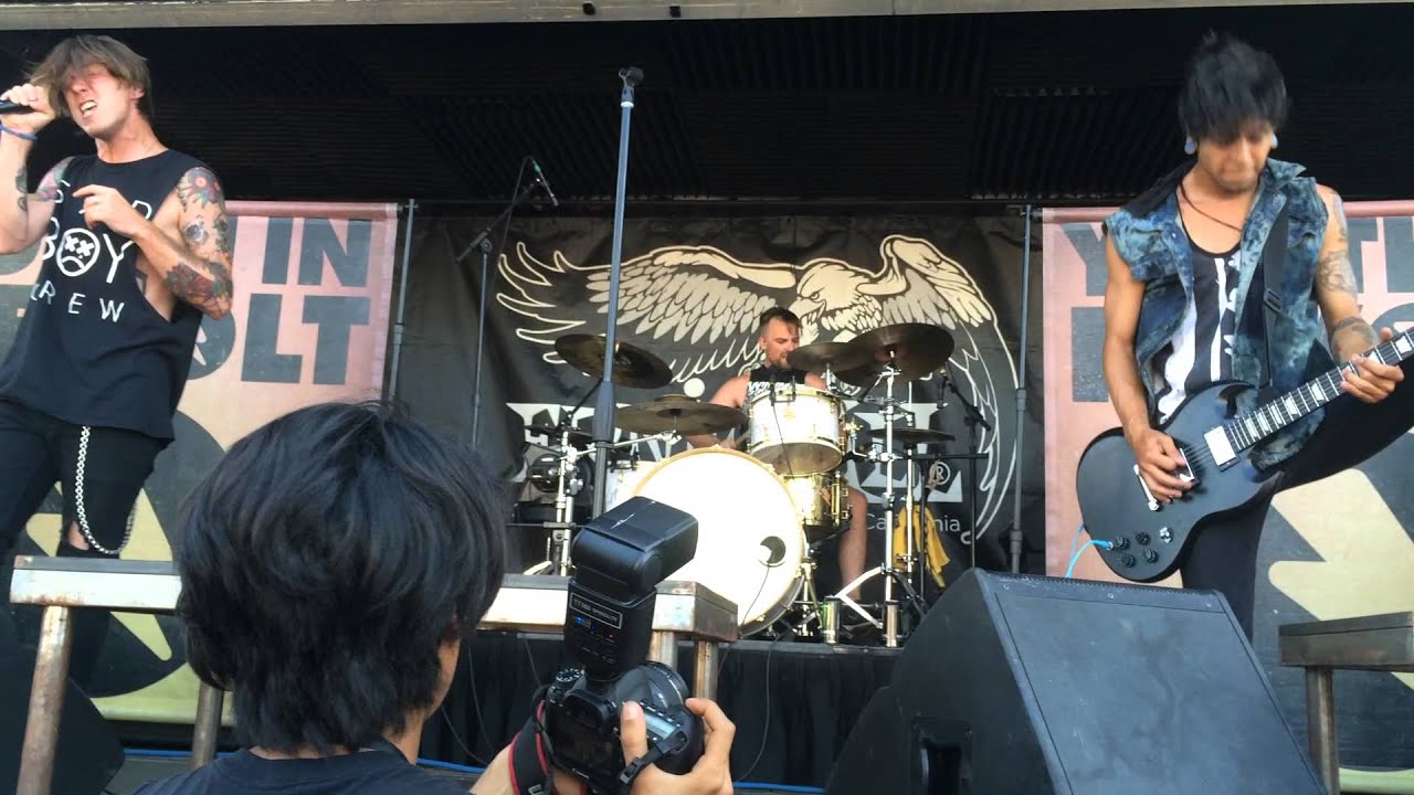 Youth In Revolt - Never Stay (Live)