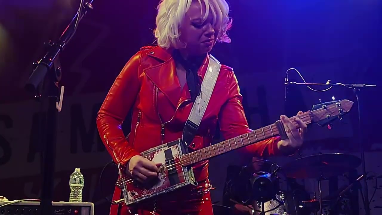 2022-12-18 - Samantha Fish - Shake 'em On Down