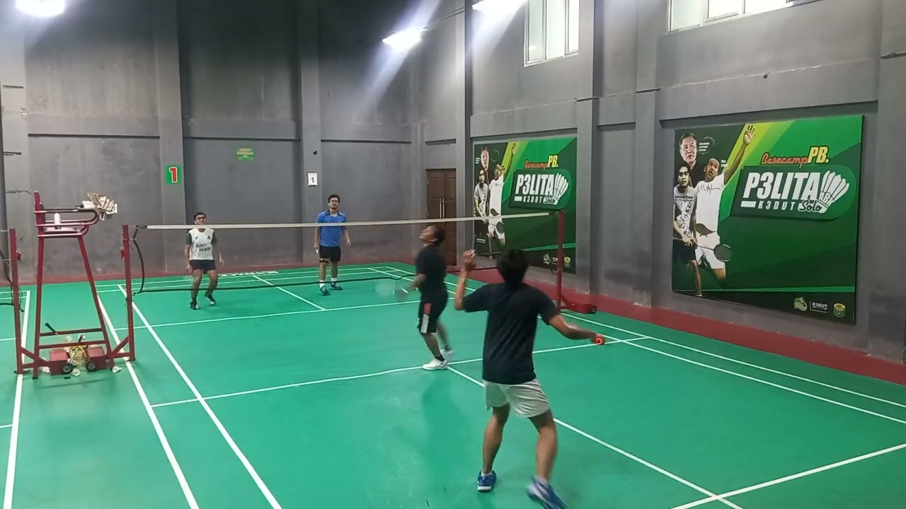 (TRIYAN/RAIHAN vs GALS/IVAN) PB. RACKETRACKERS Rabu Malam [ Gor Kedut Arena]