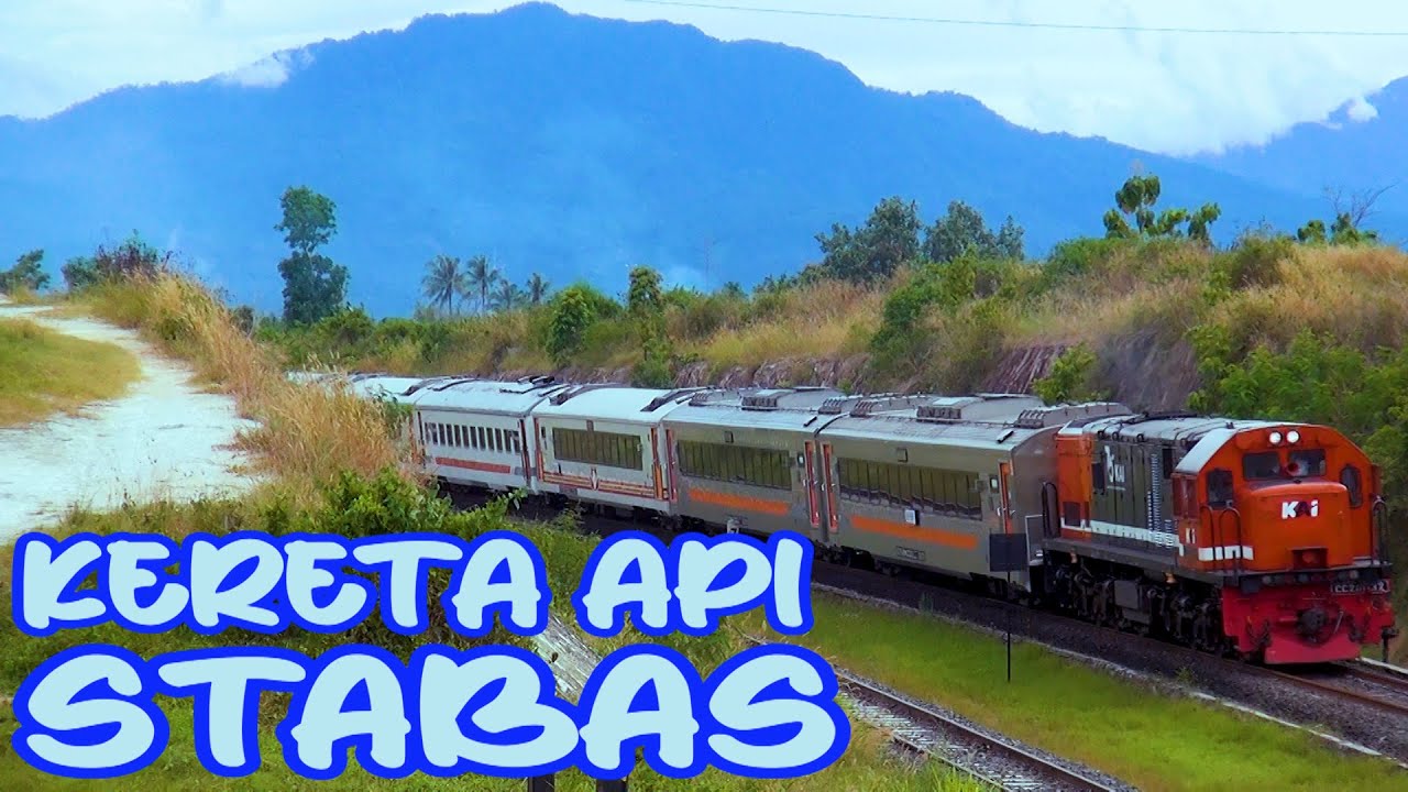 Kereta Api Kuala Stabas Keluar Dari Stasiun Rejosari.