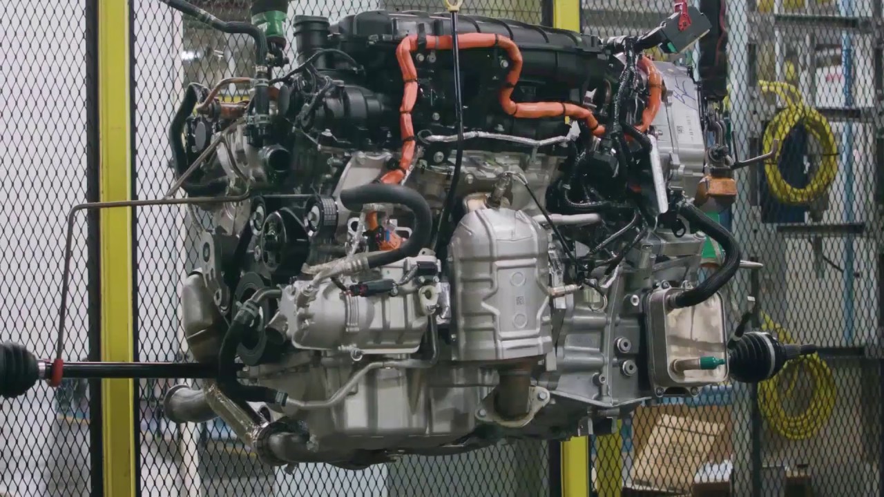 Chrysler Pacifica Hybrid Production Launch, Windsor Assembly Plant Engine Transmission | AutoMotoTV
