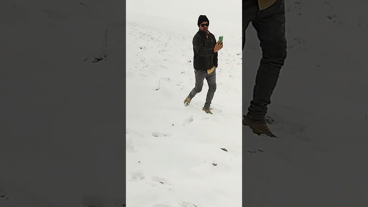 Dost Vivek Uzbekistan me Barf ke masti 