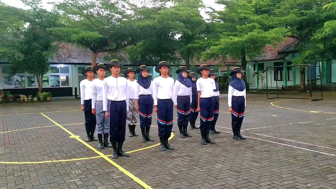 LATIHAN PBB (PERATURAN BARIS BERBARIS)