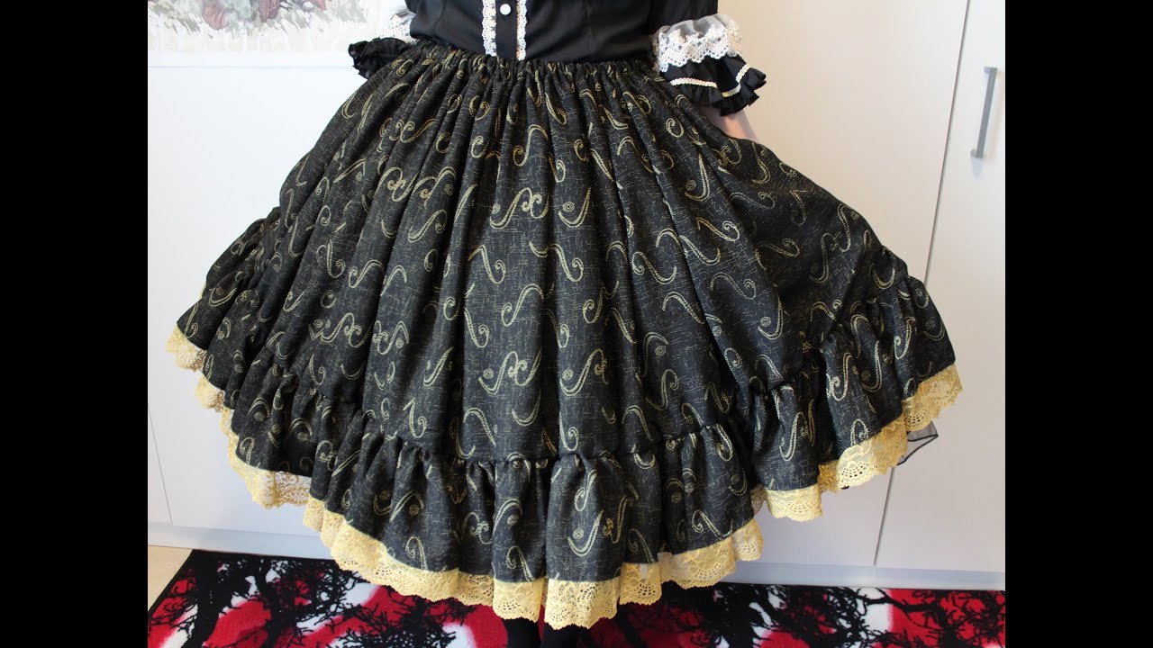 DIY: fully shirred lolita skirt with a ruffle hem (tutorial)