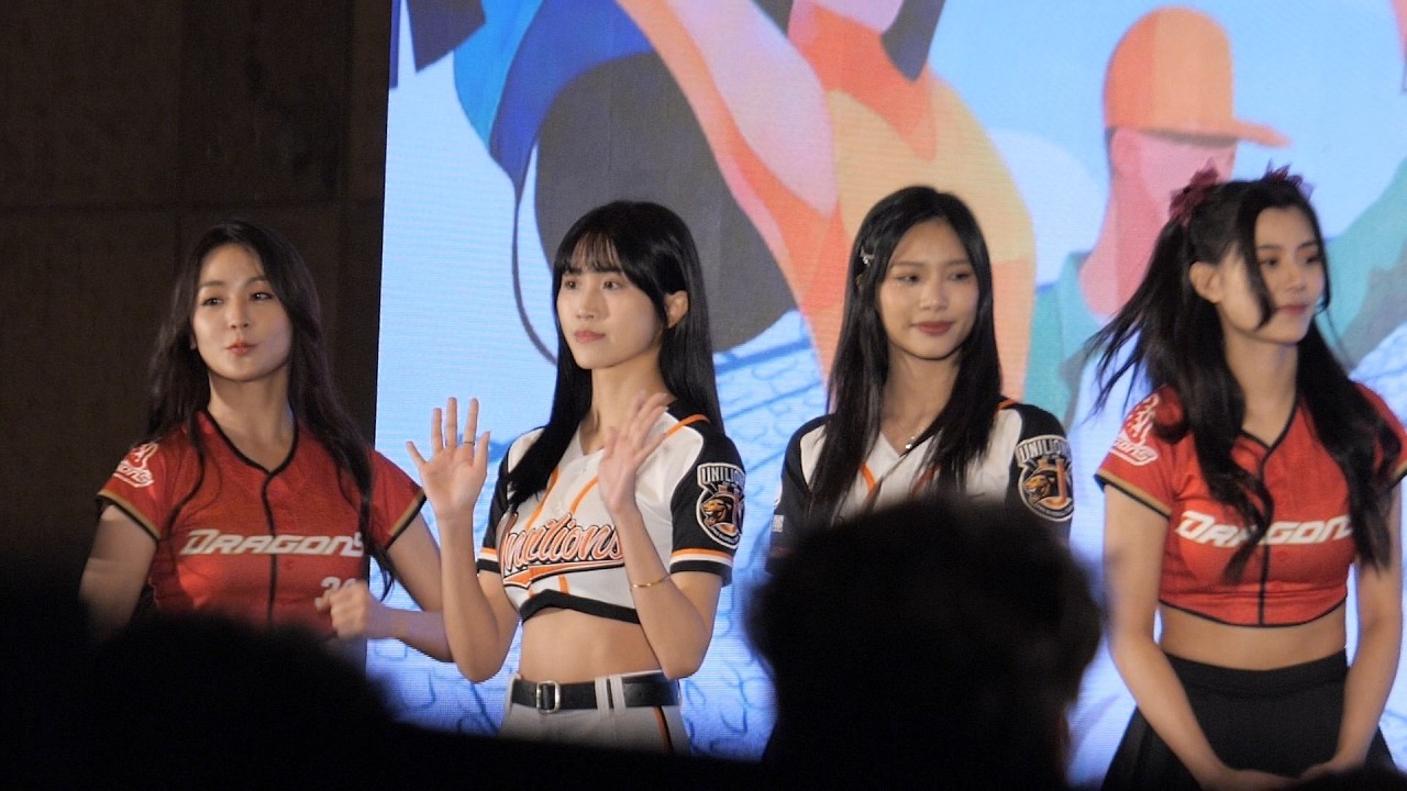 味全龍小龍女啦啦隊張晴、各務禮美奈+統一獅Uni-Girls啦啦隊柔一、JOY賽前應援和打招呼訪問(WBC世界棒球經典賽2026-中華隊 VS 日本-台北車站WBC直播派對)
