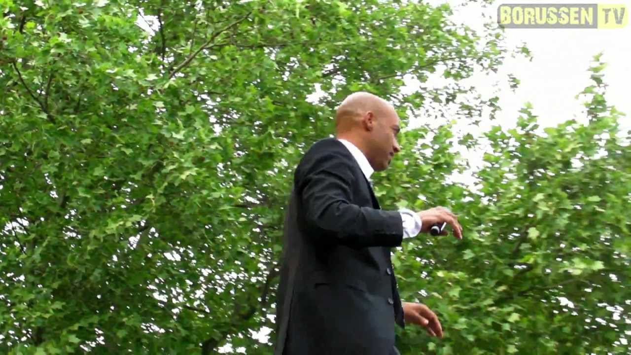 Dede Abschied auf der Bühne an der Meisterfeier  - BVB Deutscher Meister 2011