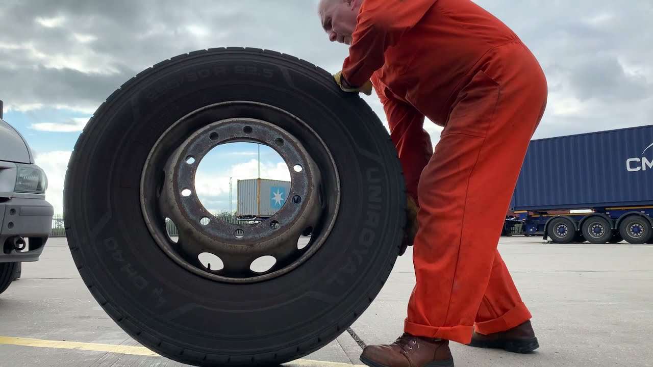 Gumiszerelés Volvo FH  10-09-21 Grays UK part 1