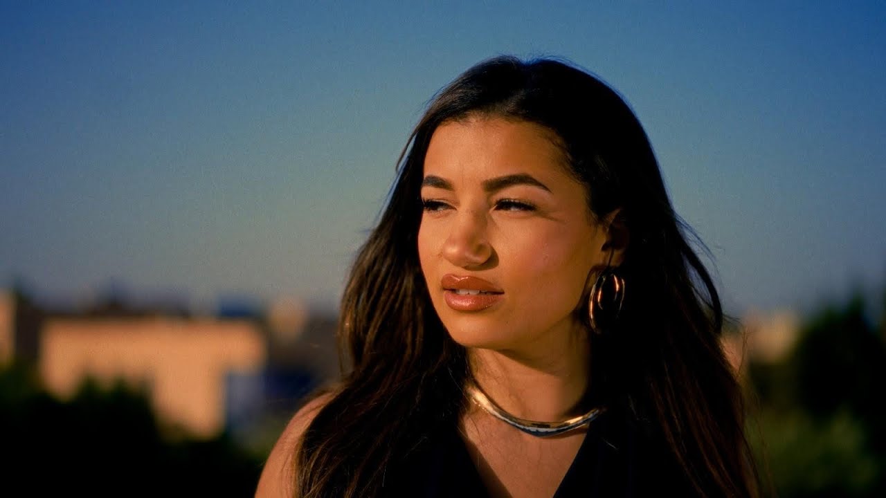 Iliana - Laisse tomber (Clip officiel)