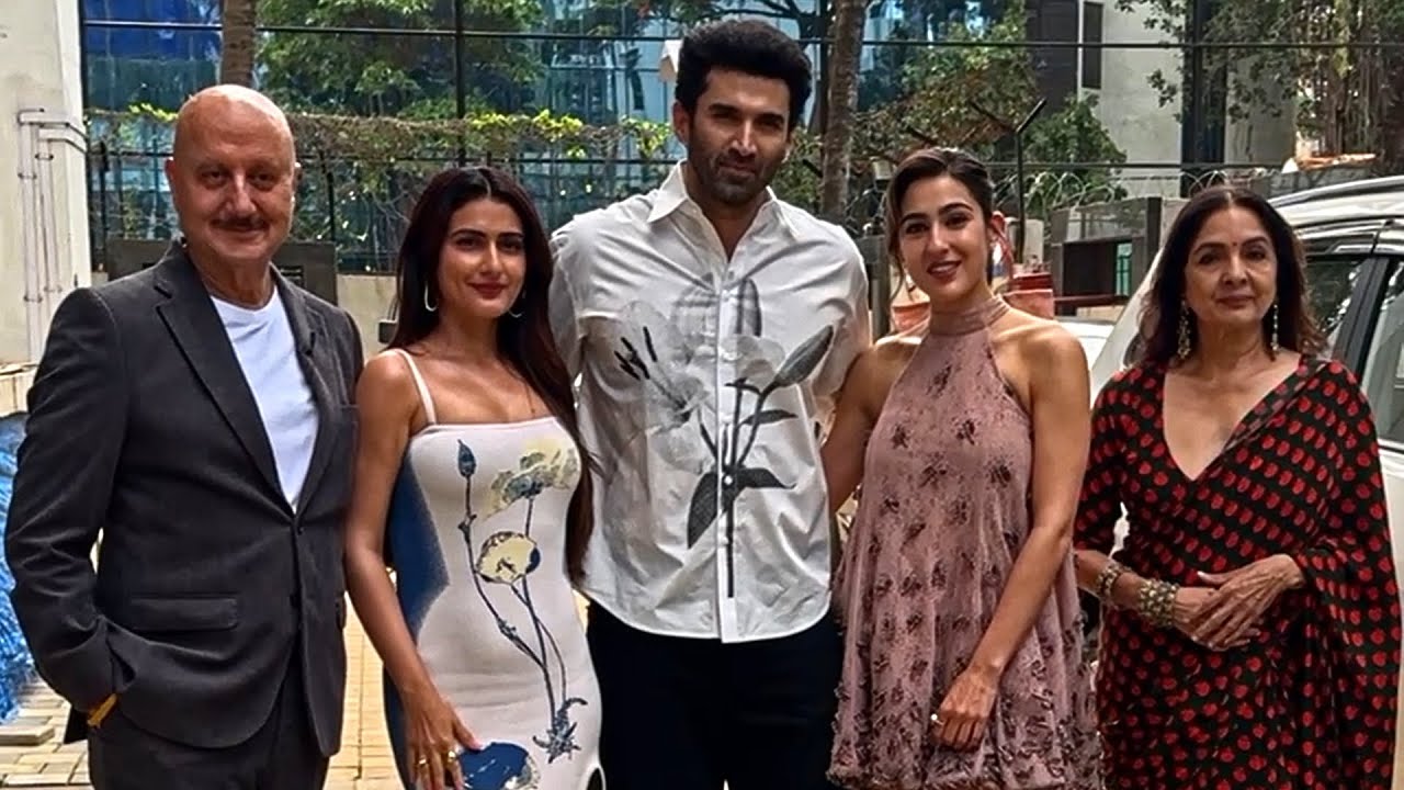 Aditya Roy Kapur, Sara Ali Khan & Team Promote ‘Metro…इन दिनों’ At T-Series Office 🎥