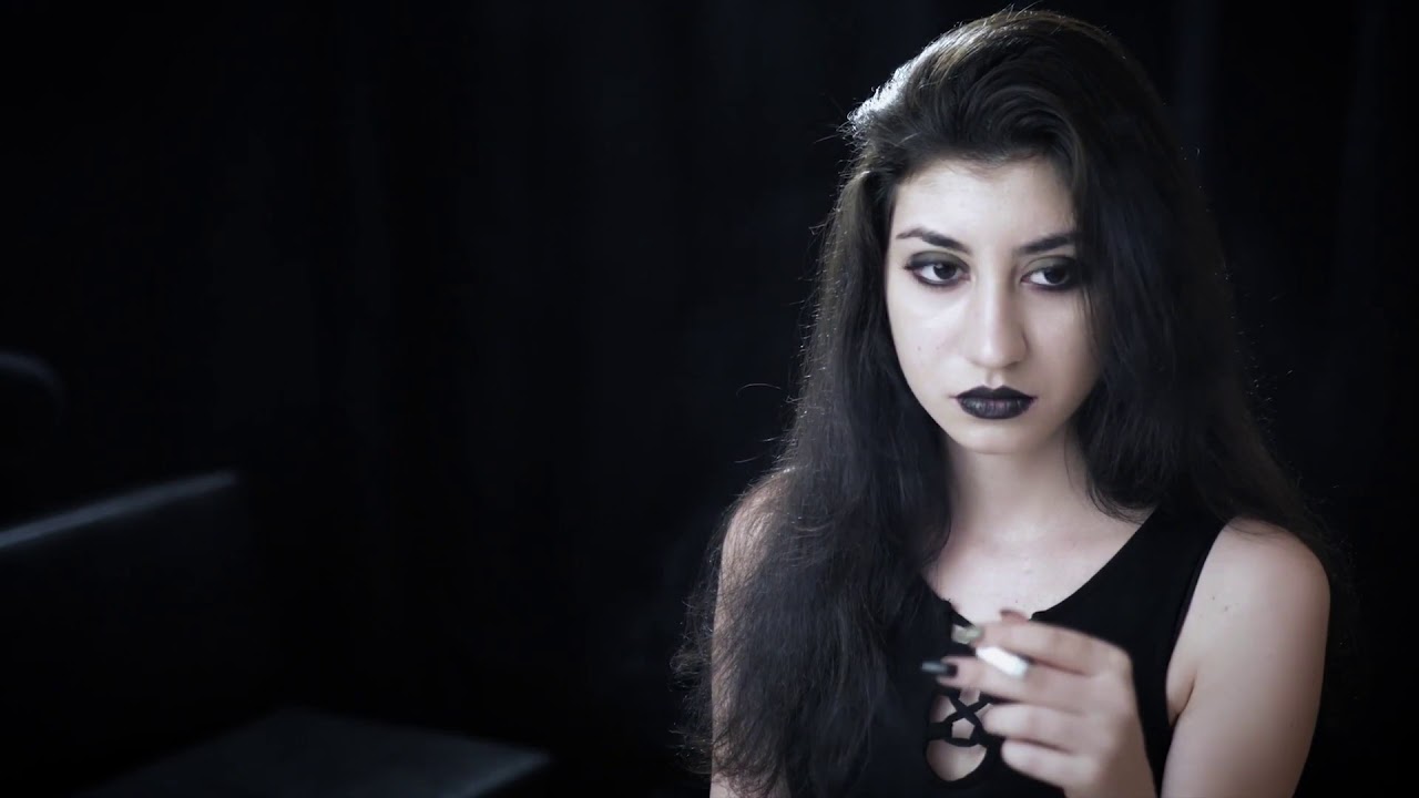 Smoking Show Online Show Goth girl with black eyes occasionally prefers dragging