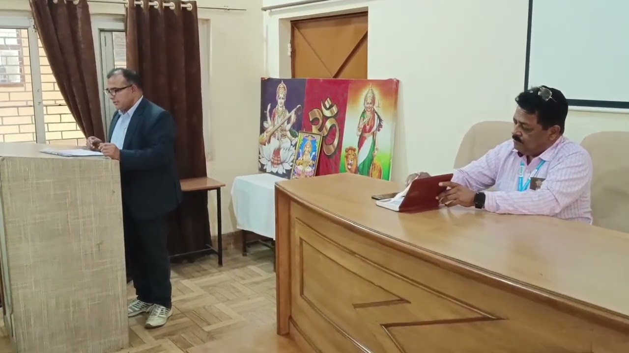 Dr. R.K. Singh introducing Dr. Sushil Tyagi Sir.