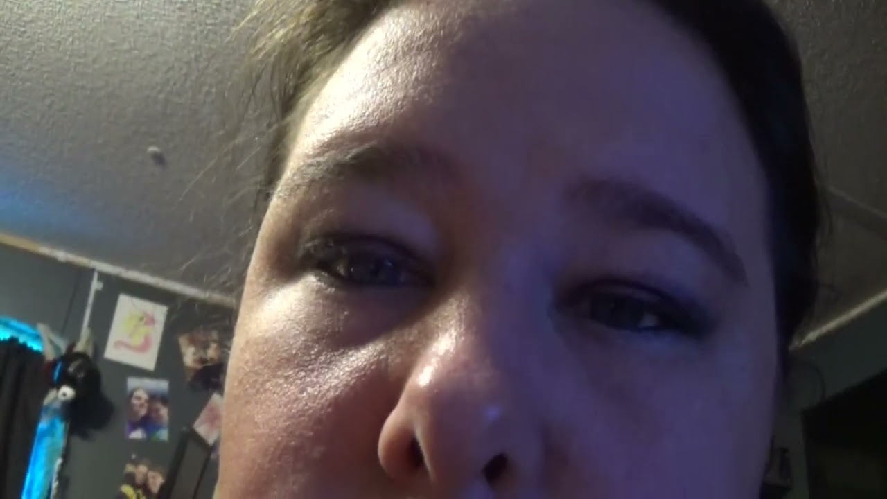 ASMR Tapping The Camera With A Beauty Blender (no talking)