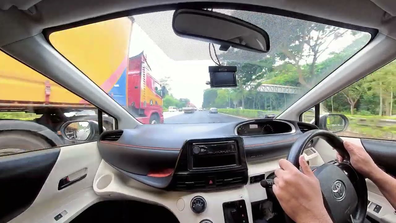 [4K] GetGo Toyota Sienta Hybrid Drive From 129 Pending Road to Paya Lebar
