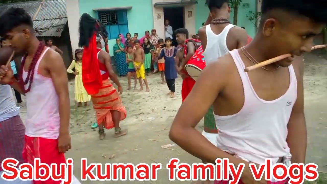 ভক্ত খেলা দেখতে আপনাদের কেমন লাগে?  আমার তো ভয় লাগে।  আপনাদের?