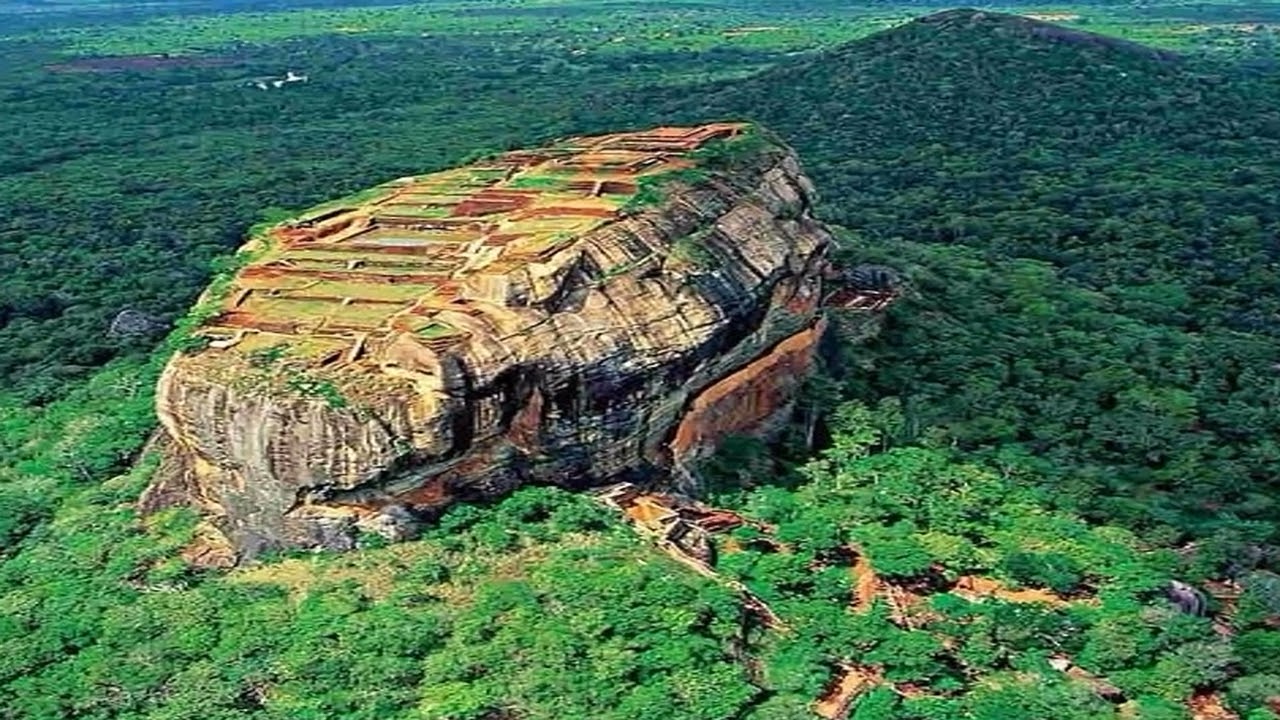 7-Day Epic Sri Lanka: Ruins to Beaches Adventure!