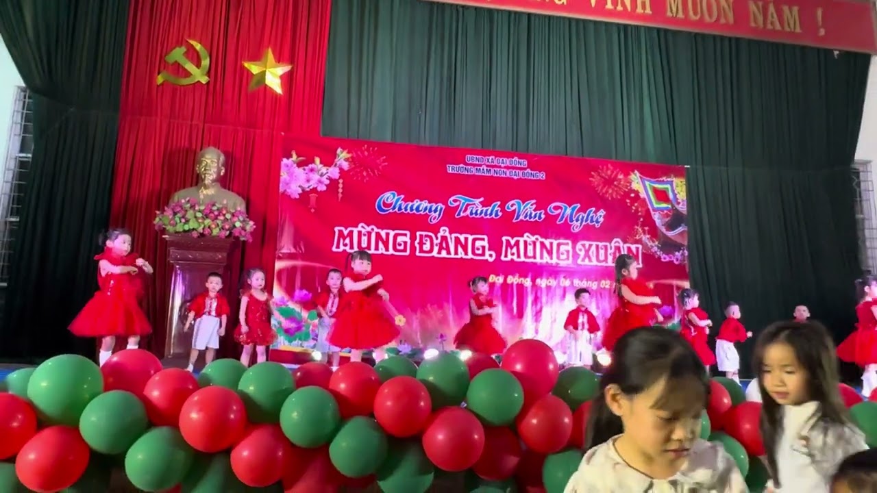 Chị hai đi múa