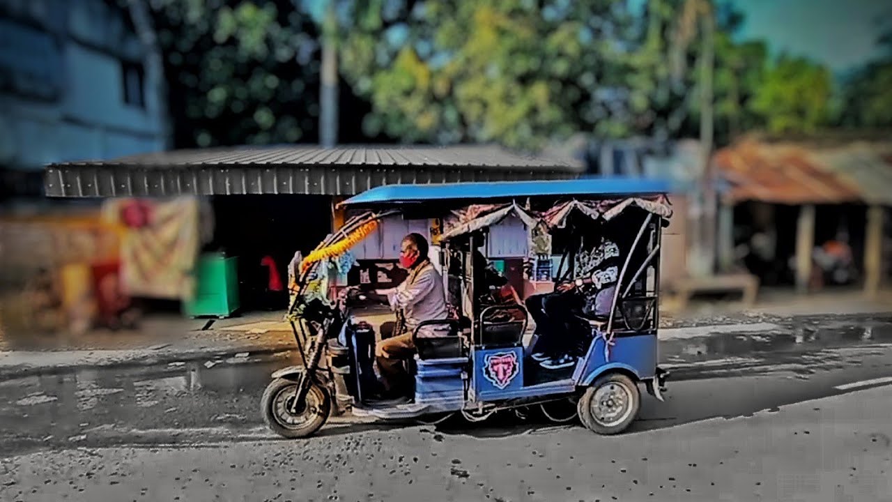 Flat 110 KMPH Skipping : A Gorgeous Blue Hulk Indian Toto Rickshaw Devasted A Road / Road Tracker
