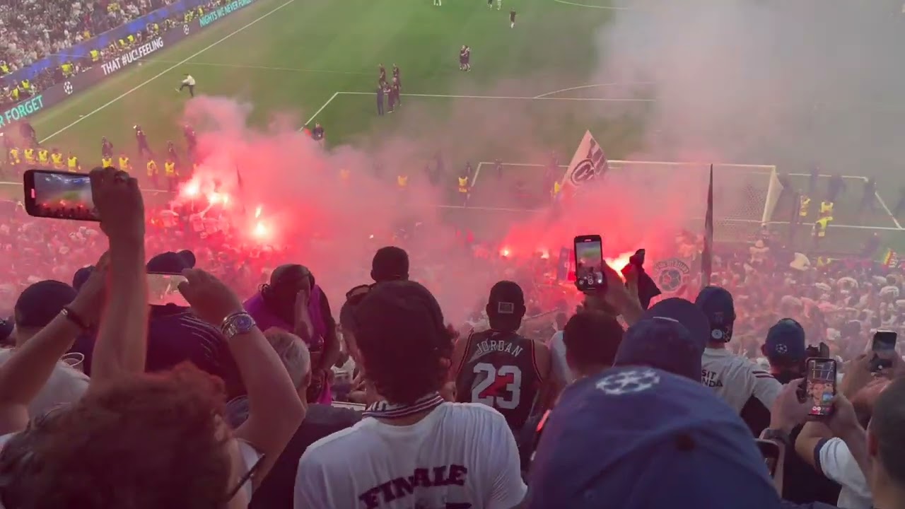 Ambiance pour la finale PSG - Inter Milan @AllianzArena Munich - Tribune parisienne