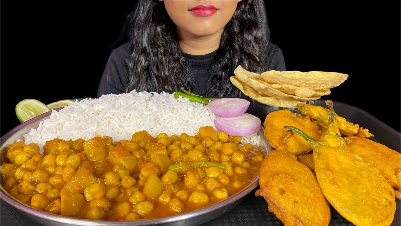 EATING SPICY CHHOLE CHAWAL BAIGAN PAKODA & PAPAD | ASMR | MUKBANG | 