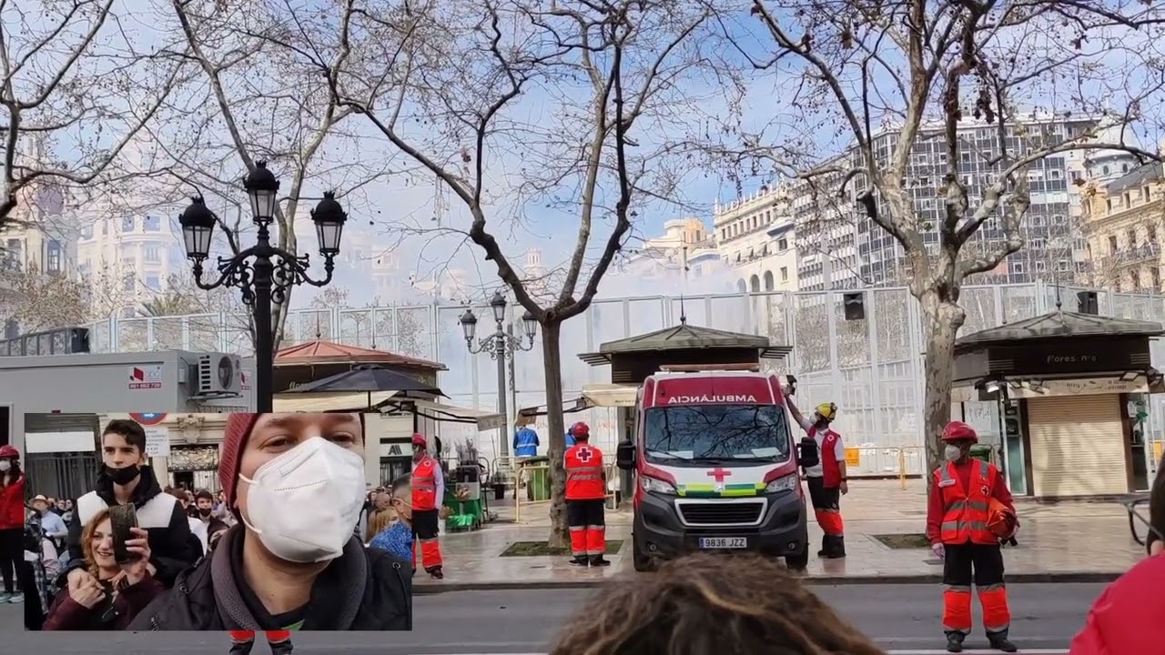 Fallas 2022. Mascletà de Fallas en el ayuntamiento de Valencia. Atención a los martillazos de Thor.