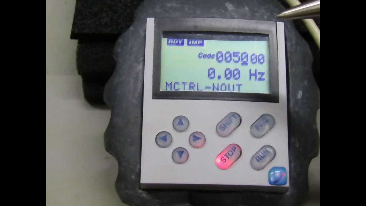 Parametersätze aus dem Lenze Frequenzumrichter 8200 Vector in das Keypad XT kopieren