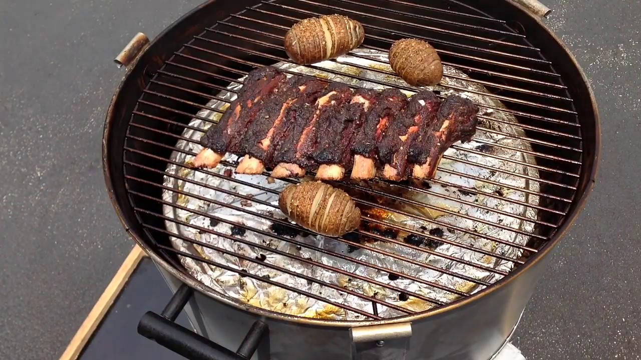 Old Smokey Modified Grill / Beef Dino Ribs And Hasselback Potatoes