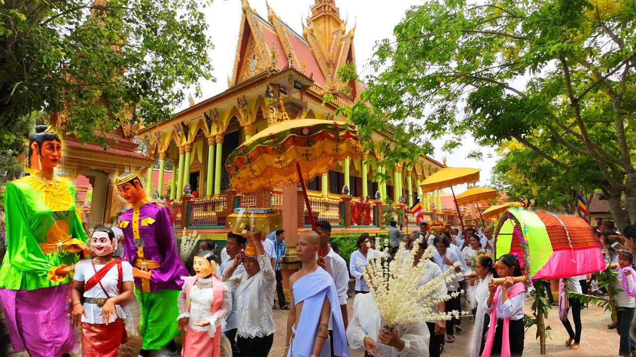Chùa Điệp Thạch Wat Selatro Trà Vinh làm lễ xuất gia báo hiếu theo PGNT quá đông vui!