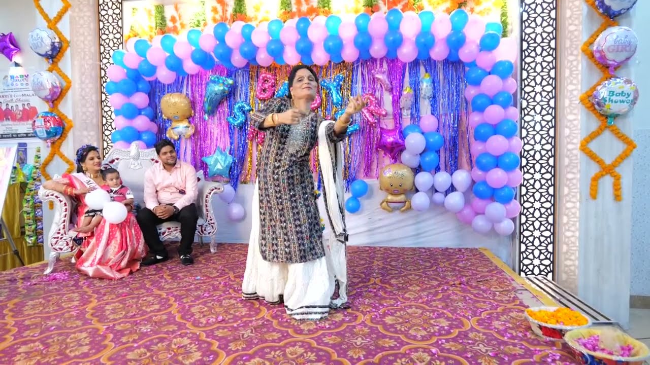 Ek Naye Mehmaan Ke Ane Ki Khabar Hai Dance
