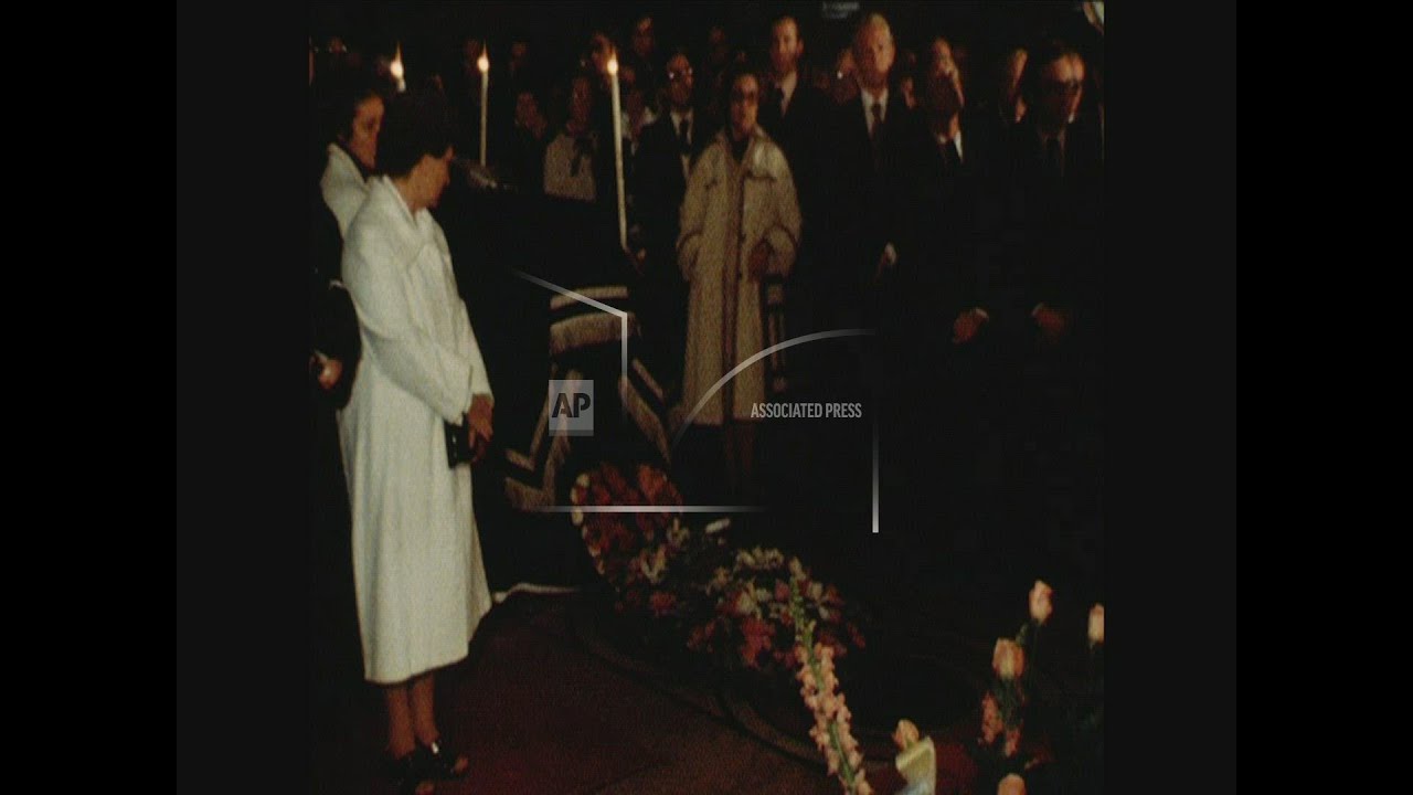 SYND 21 9 77 FUNERAL OF SINGER MARIA CALLAS, IN PARIS