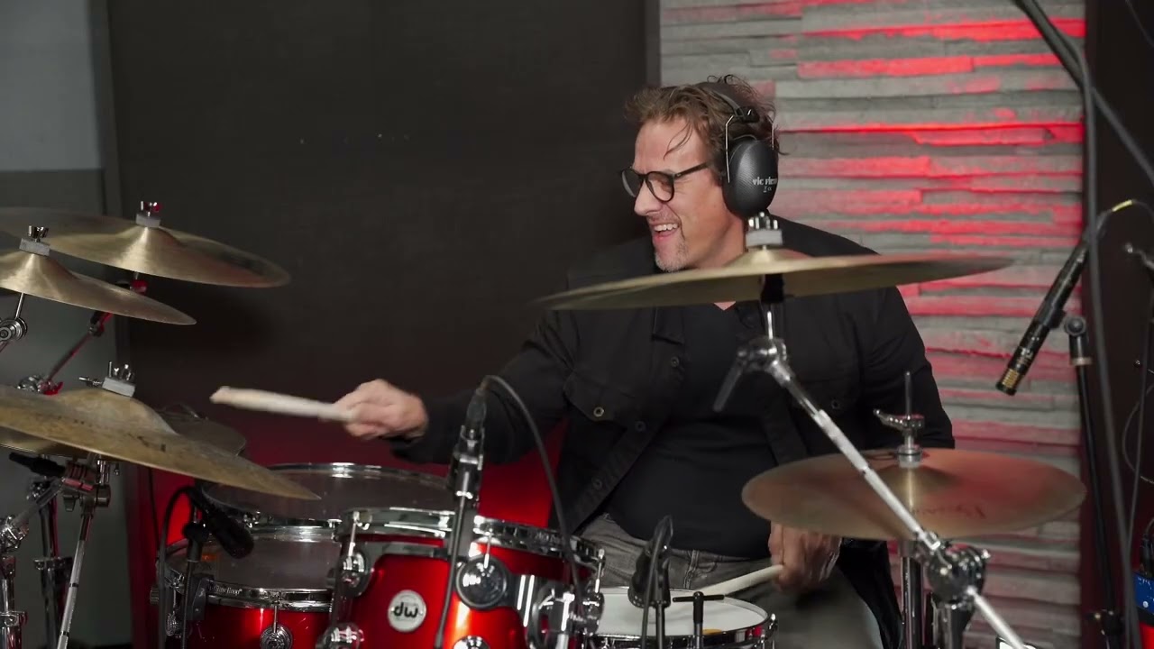 Gregg Bissonette and Thomas Lang relaxed double drum-jam