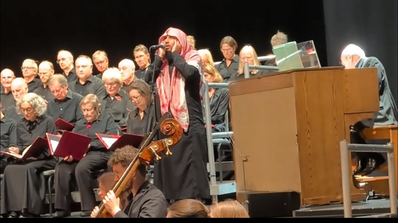 This Adhan at a Christian Event Brought Tears to My Eyes… | لحظة أذان مؤثرة في فعالية مسيحية