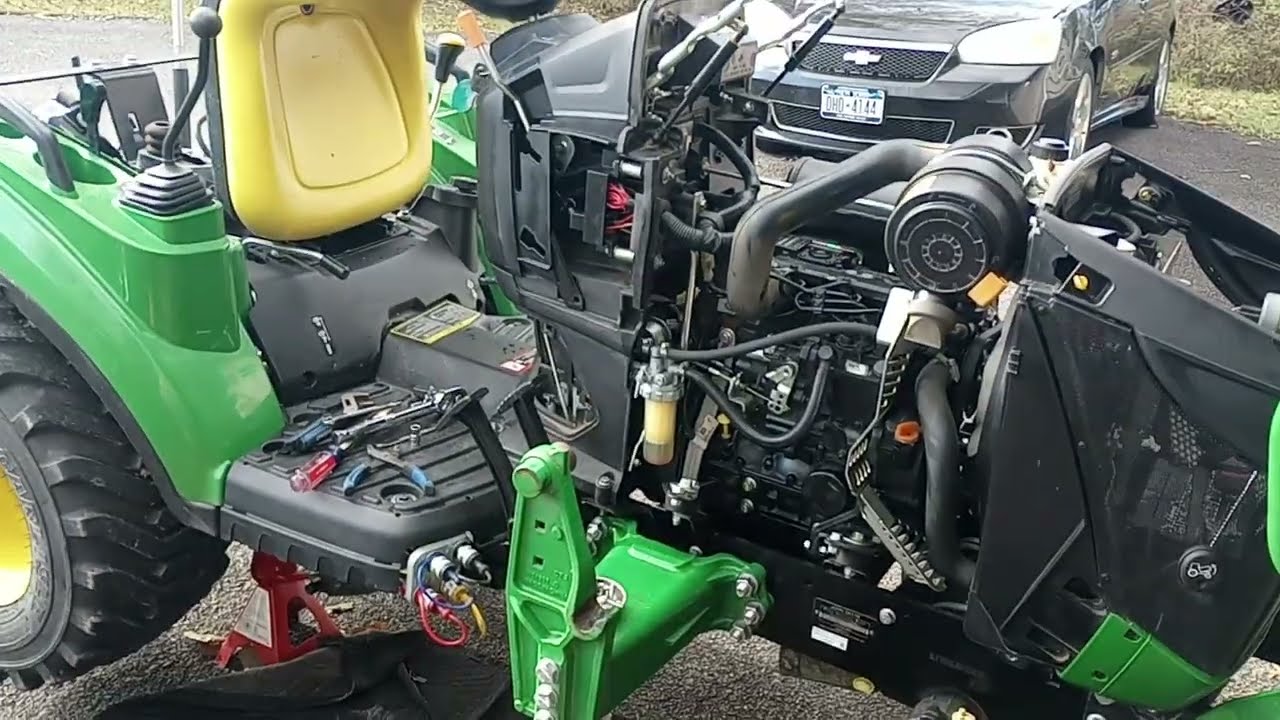 КАК ОБСЛУЖИВАТЬ И СДЕЛАТЬ СМАЗКУ ПРИВОДНОГО ВАЛА John Deere 1025r/1023e