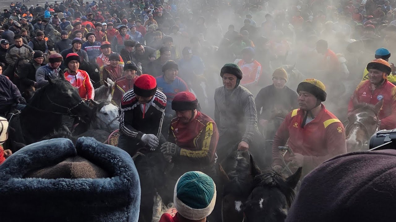 Куба балбан өзүнүн көк сулуу деген аргымагында Автомобилге салым салды.
