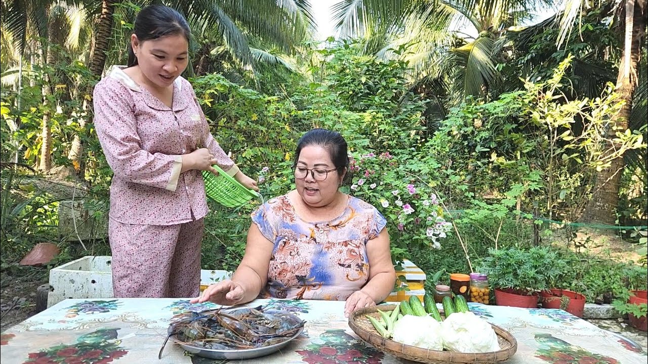 Vô Tình Ra Chợ Mua Được Mớ Tôm Sông Đem Về Kho Tàu Cho Gia Đình Thưởng Thức | TKQ & Family T1945