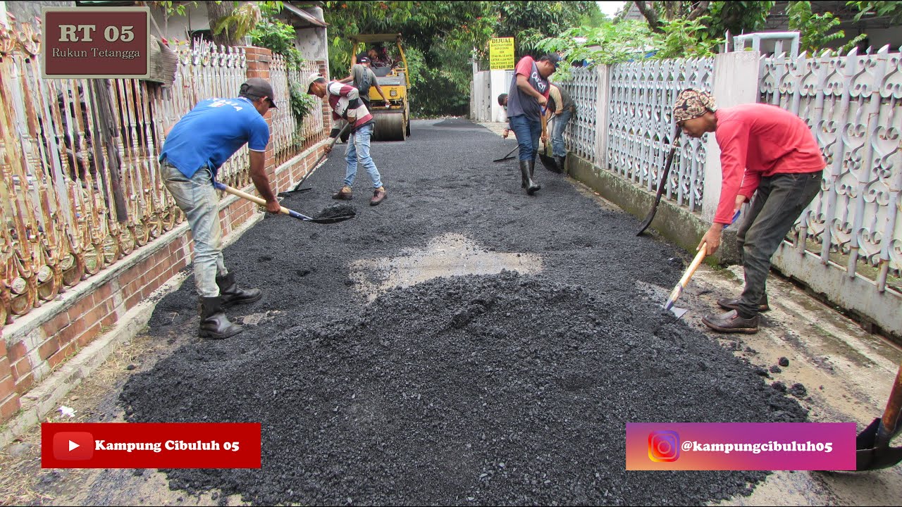 Melihat Proses Pengaspalan Jalan Lingkungan RT.05/02