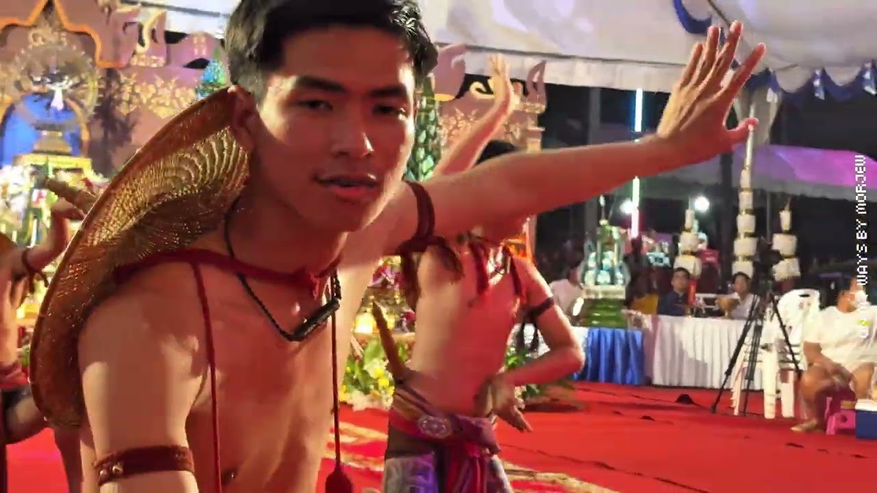 การแสดง น า ค เ ล่ น นํ้ า สกลนคร