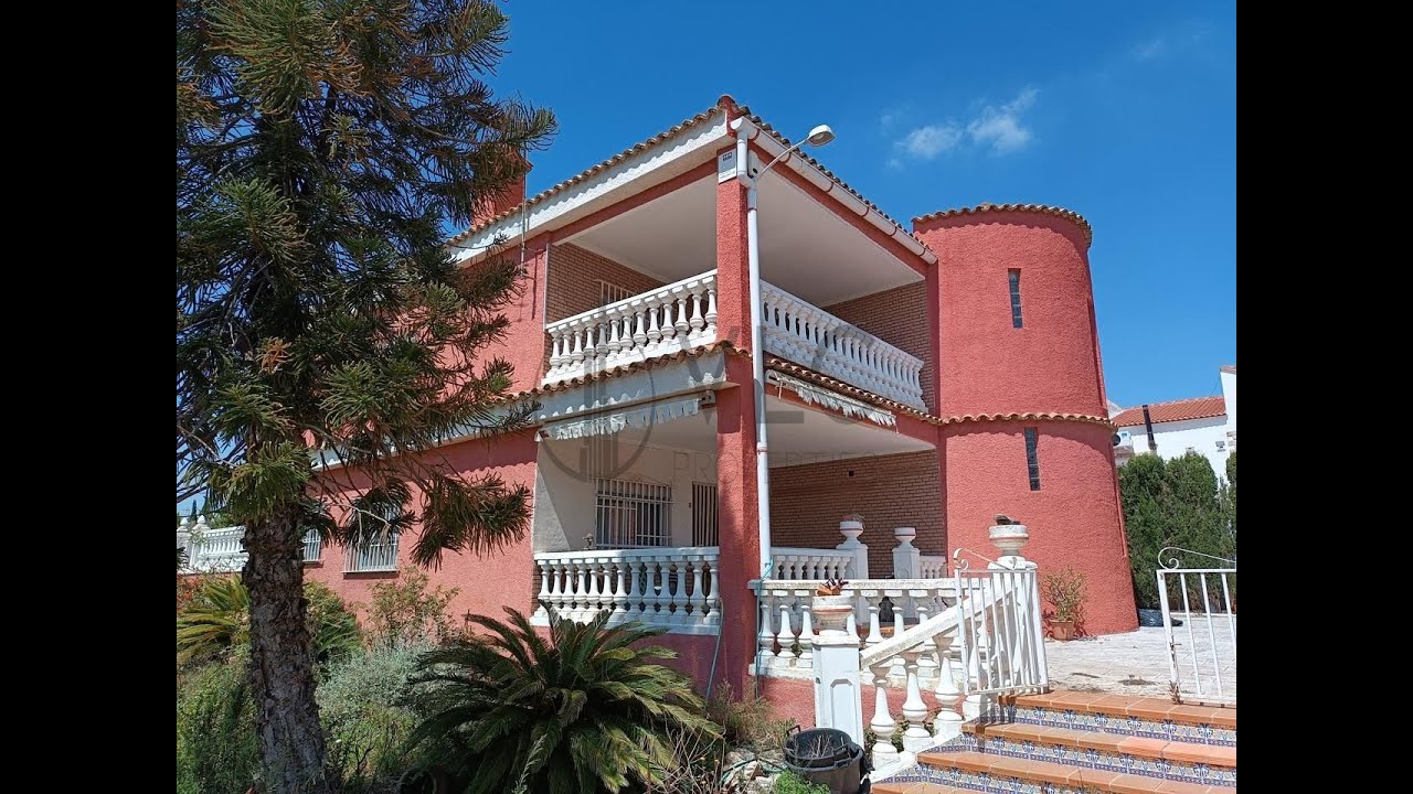 €295,000– 7-bedroom villa with 1241m2 plot in Montroy, Valencia.