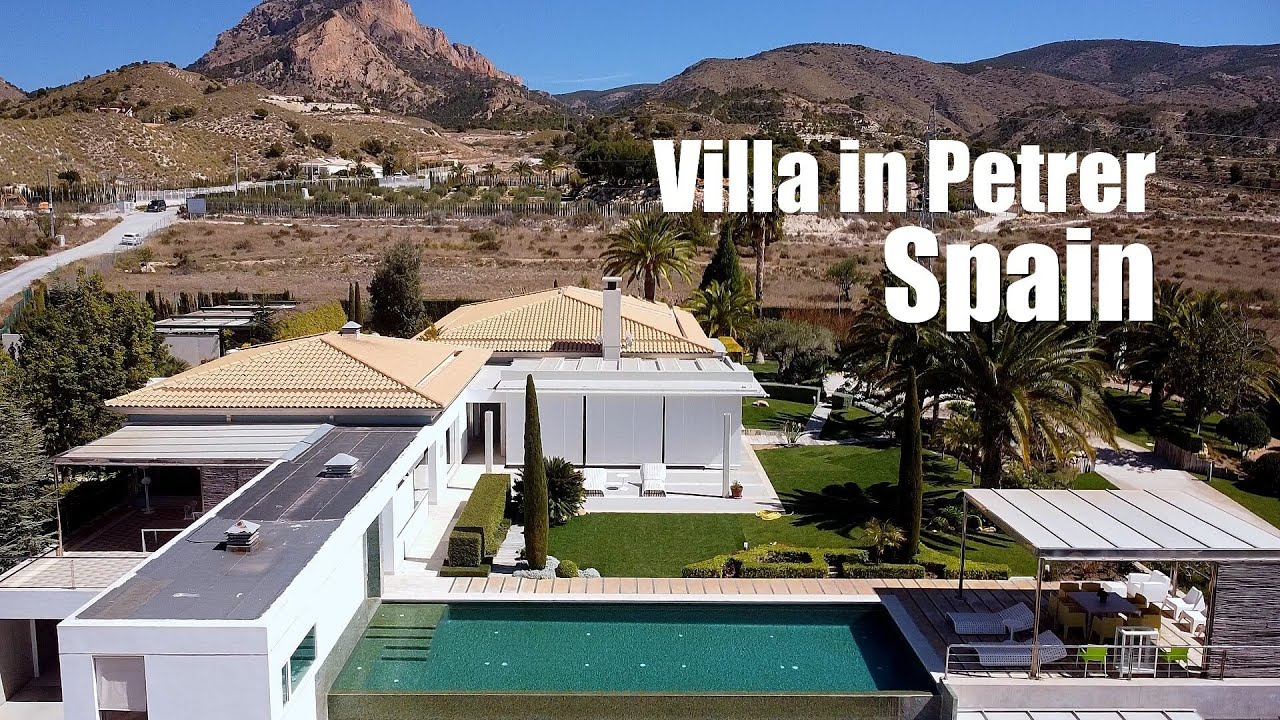 Unique villa in Petrer, Spain for sale | Villas in the province of Alicante