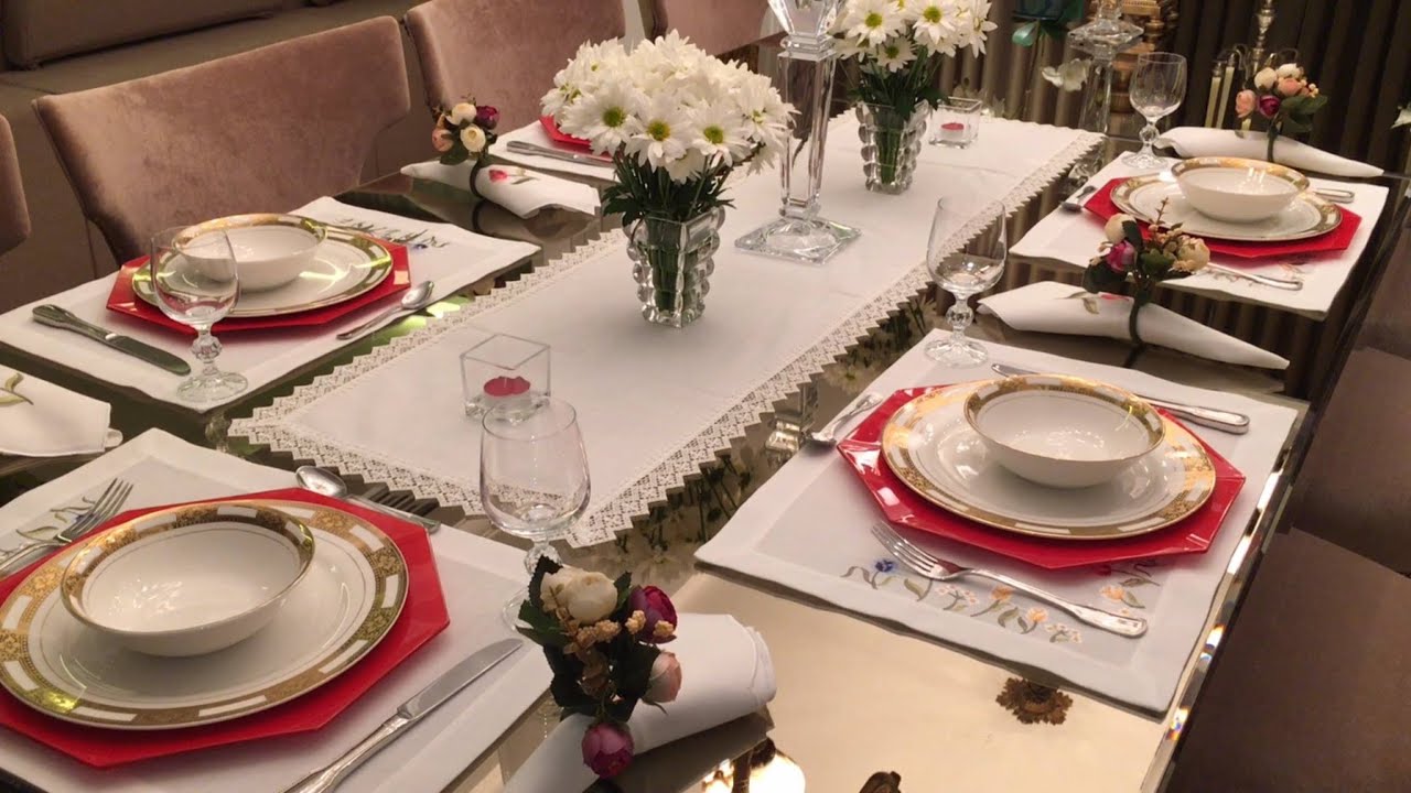 Vestindo a mesa. Mesa posta.