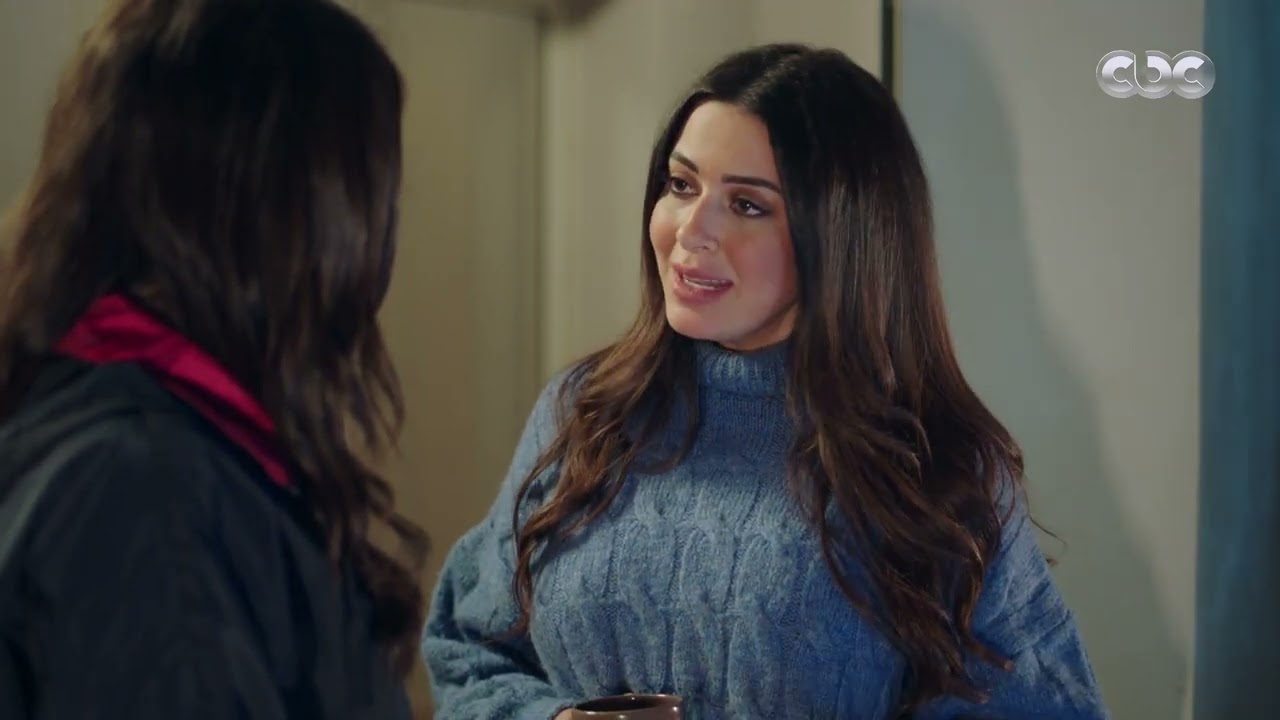 مسلسل حكايات بنات| 😂لما تحاولي تواسي صاحبتك في زعلها بس إنتي أصلا دبش😕