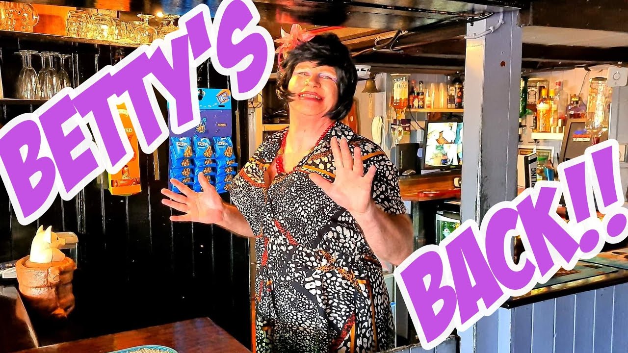 Betty's New Job Makes A Splash 🌊  At The New Inn Pub In Sidley (Bumbleland Showtime #2)