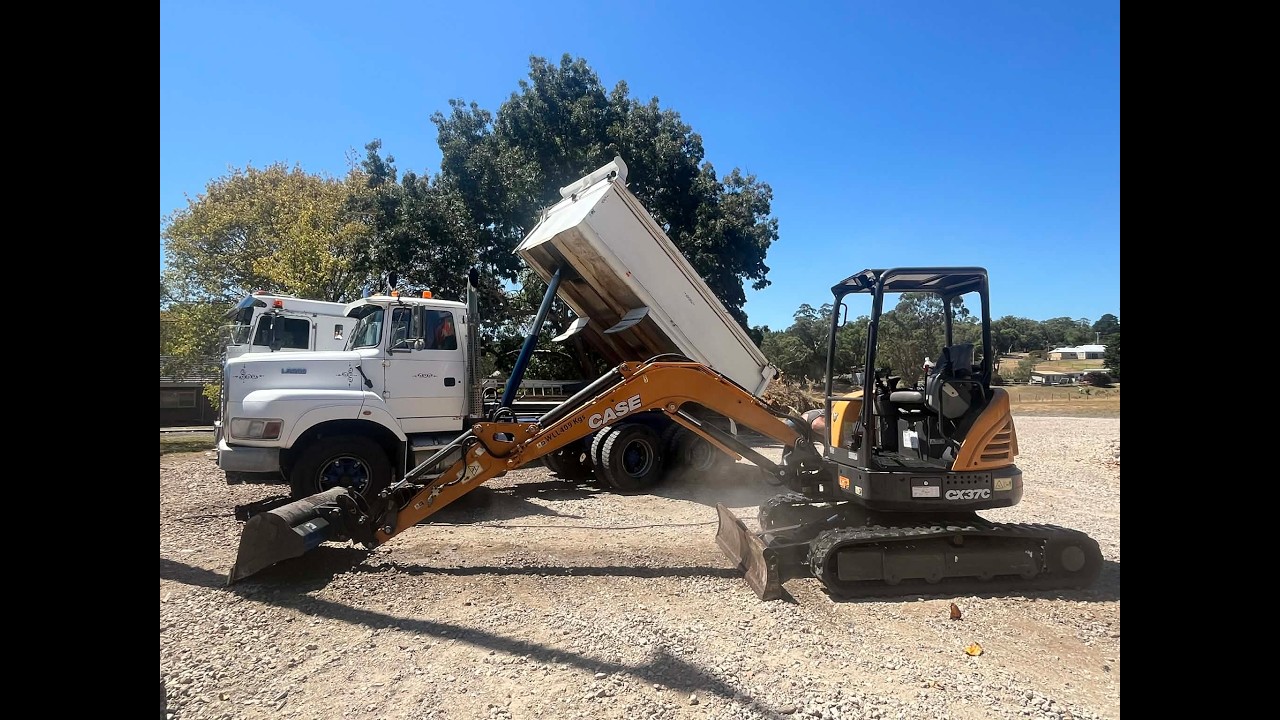 Case Excavator 3.7 tonne onto K100 Beavertail